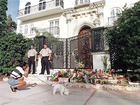 como morreu versace|Gianni Versace's Death: The Murder That Rocked The Fashion .